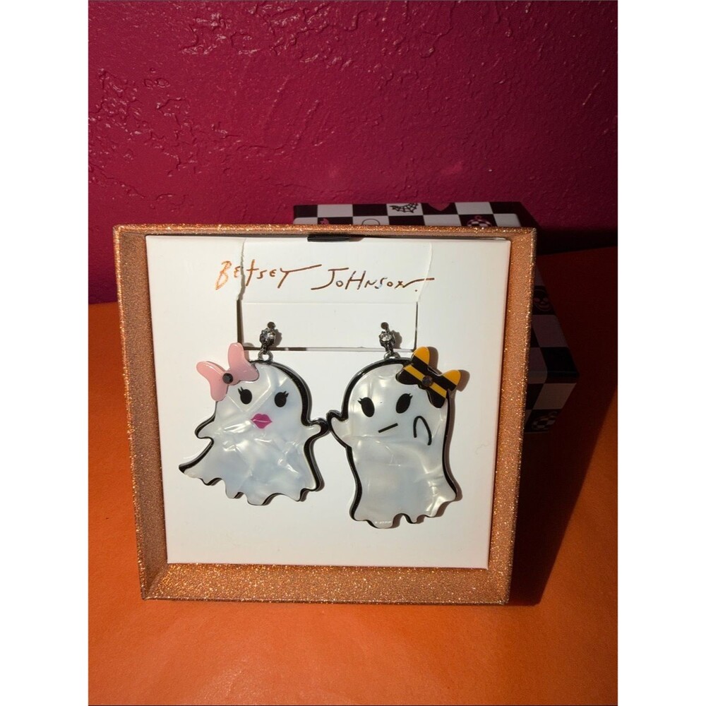 NWT Betsey Johnson Pearlized White Ghost Earrings with Bows. In gift box.